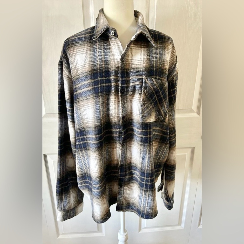 Shein Shirt men size xxlarge very soft new condition